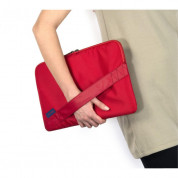 Tucano Bisi Sleeve - практична полиестерна чанта за MacBook Air 13, MacBook Pro 13, Ultrabooks и нетбуци (червен) 6