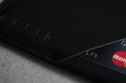 Mujjo Leather Wallet Sleeve - кожен (естествена кожа) калъф с джоб за кредитна карта за iPhone SE (2020), iPhone 8, iPhone 7 (черен) 3