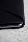 Mujjo Leather Wallet Sleeve - кожен (естествена кожа) калъф с джоб за кредитна карта за iPhone SE (2020), iPhone 8, iPhone 7 (черен) 11