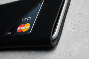 Mujjo Leather Wallet Sleeve - кожен (естествена кожа) калъф с джоб за кредитна карта за iPhone SE (2020), iPhone 8, iPhone 7 (черен) 7