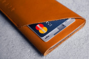 Mujjo Leather Wallet Sleeve - кожен (естествена кожа) калъф с джоб за кредитна карта за iPhone 8, iPhone 7 (кафяв) 7