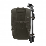 Incase DSLR Pro Pack - мултифункционална раница за DSLR фотоапарат, дрон и отделение за лаптопи до 15 инча (тъмнозелен) 7