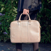 Guess Saffiano Laptop Bag - луксозна дизайнерска чанта с дръжки и презрамка за преносими компютри до 15 инча (златиста) 1