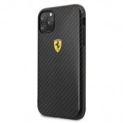 Ferrari On Track Carbon Effect Hard Case - поликарбонатов кейс с карбоново покритие за iPhone 11 Pro (черен) 1