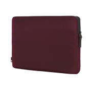 Incase Compact Sleeve in Flight Nylon for MacBook Pro 15, 16inch (mulberry) 4