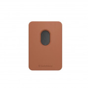 SwitchEasy MagWallet Leather Card Holder with MagSafe - кожен портфейл (джоб) за прикрепяне към iPhone с MagSafe (кафяв) 3