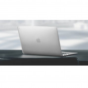 Uniq Husk Pro Claro Case - предпазен поликарбонатов кейс за MacBook Pro 13 (2016-2020), MacBook Pro 13 M1 (2020) (прозрачен) 4