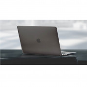 Uniq Husk Pro Claro Case - предпазен поликарбонатов кейс за MacBook Pro 13 (2016-2020), MacBook Pro 13 M1 (2020) (черен) 4
