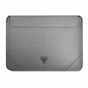Guess Saffiano Triangle Metal Logo Notebook Sleeve - дизайнерски луксозен кожен калъф за MacBook Air 13, MacBook Pro 13, MacBook Pro 14 и лаптопи до 14 инча (сребрист) 1