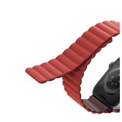 Uniq Revix Silicone Magnetic Strap - двулицевва магнитна силиконова каишка за Apple Watch 38мм, 40мм, 41мм (червен-бордо) 3