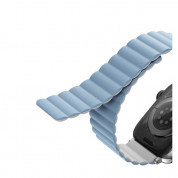 Uniq Revix Silicone Magnetic Strap for Apple Watch 38, 40, 41mm (white-blue) 2
