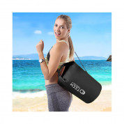 Tech-Protect Universal Waterproof Bag IPX6 20L - водонепромокаема чанта с презрамка за мобилни устройства (20 литра) (черен) 4