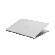 Uniq Claro Slim Hardshell Case - предпазен поликарбонатов кейс, силиконов протектор за клавиатурата и предпазител за камерата за MacBook Air 13 M2 (2022) (прозрачен-мат)