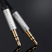 Ugreen Flat Angled Aux Audio Cable - плосък качествен 3.5 мм. аудио кабел (100 см) (черен) 5