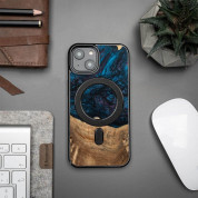 Bewood Unique Neptune Wood and Resin MagSafe Case - дизайнерски хибриден (дърво+TPU) кейс с MagSafe за iPhone 14 (тъмносин-черен) 2