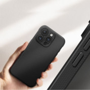 Ringke Onyx Magnetic MagSafe Case - силиконов (TPU) калъф с MagSafe за iPhone 15 Pro (черен) 10