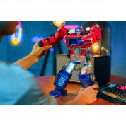 Robosen Flagship Optimus - интерактивен робот (шарен) 10