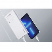 Romoss SENSE8F Fast Charging Power Bank 22.5W 30000 mAh - външна батерия с два USB-A и един USB-C изходи и технология за бързо зареждане (бял) 2